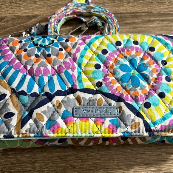 VB RFID Wallet Crossbody Sunny Medallion NWT - Picture 6 of 8